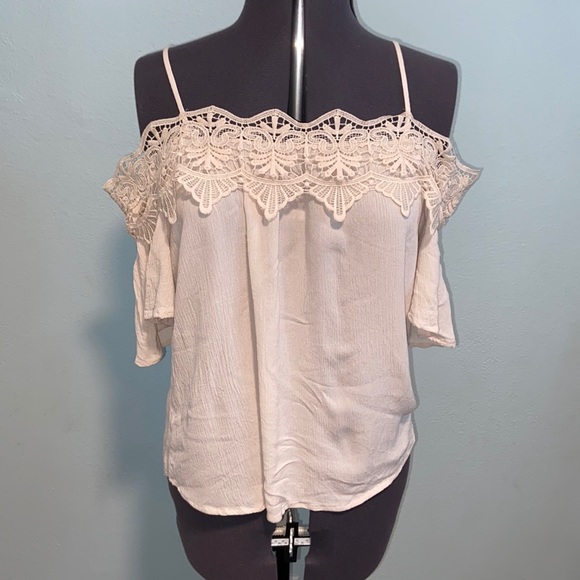 Active USA Tops - Cream colored cold shoulder top size medium